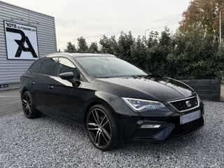 Hoofdafbeelding SEAT Leon SEAT Leon ST 1.4 TSI FR ACC|Carplay|Camera|DCC Zwart