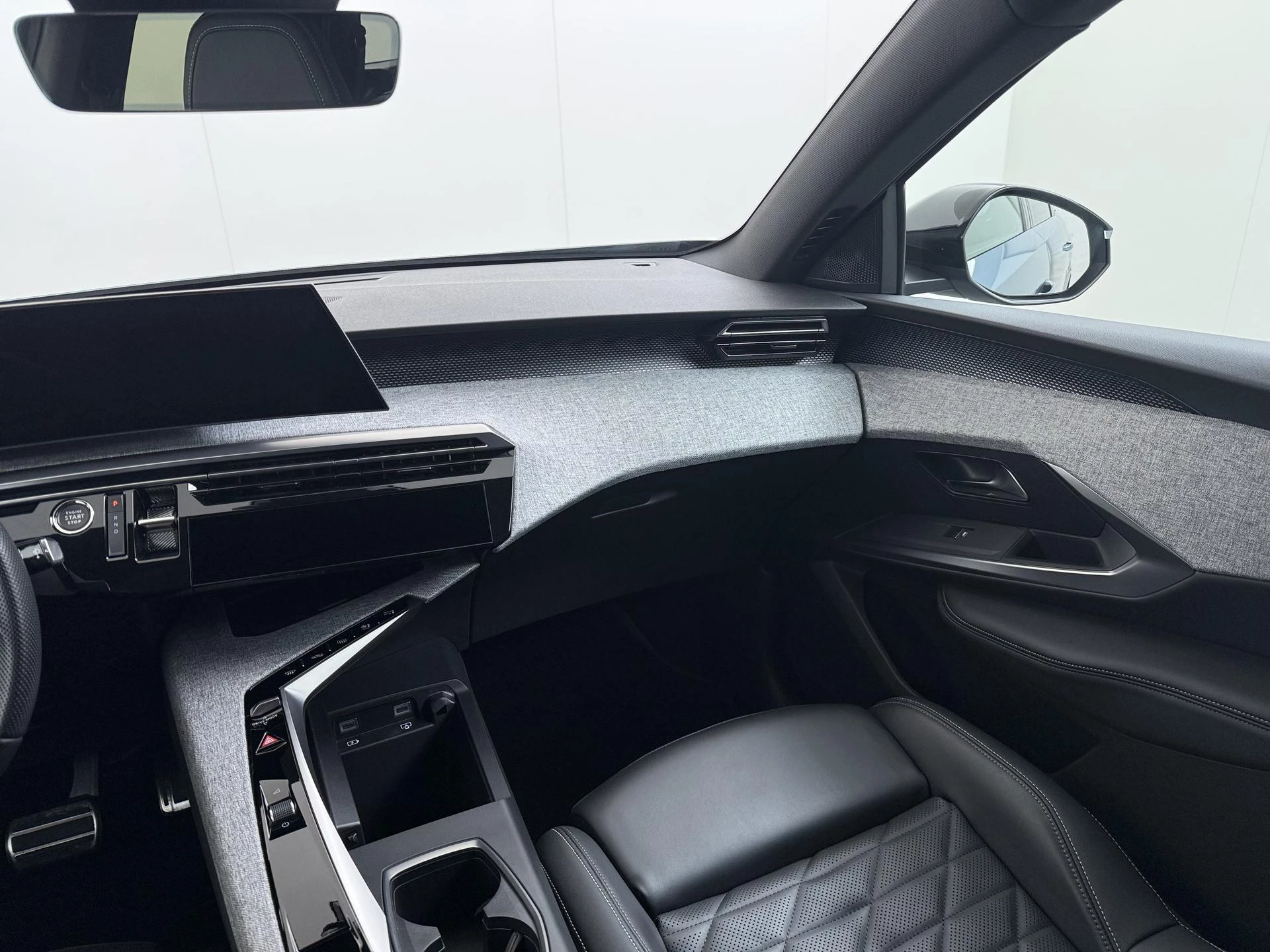 Hoofdafbeelding Peugeot e-5008