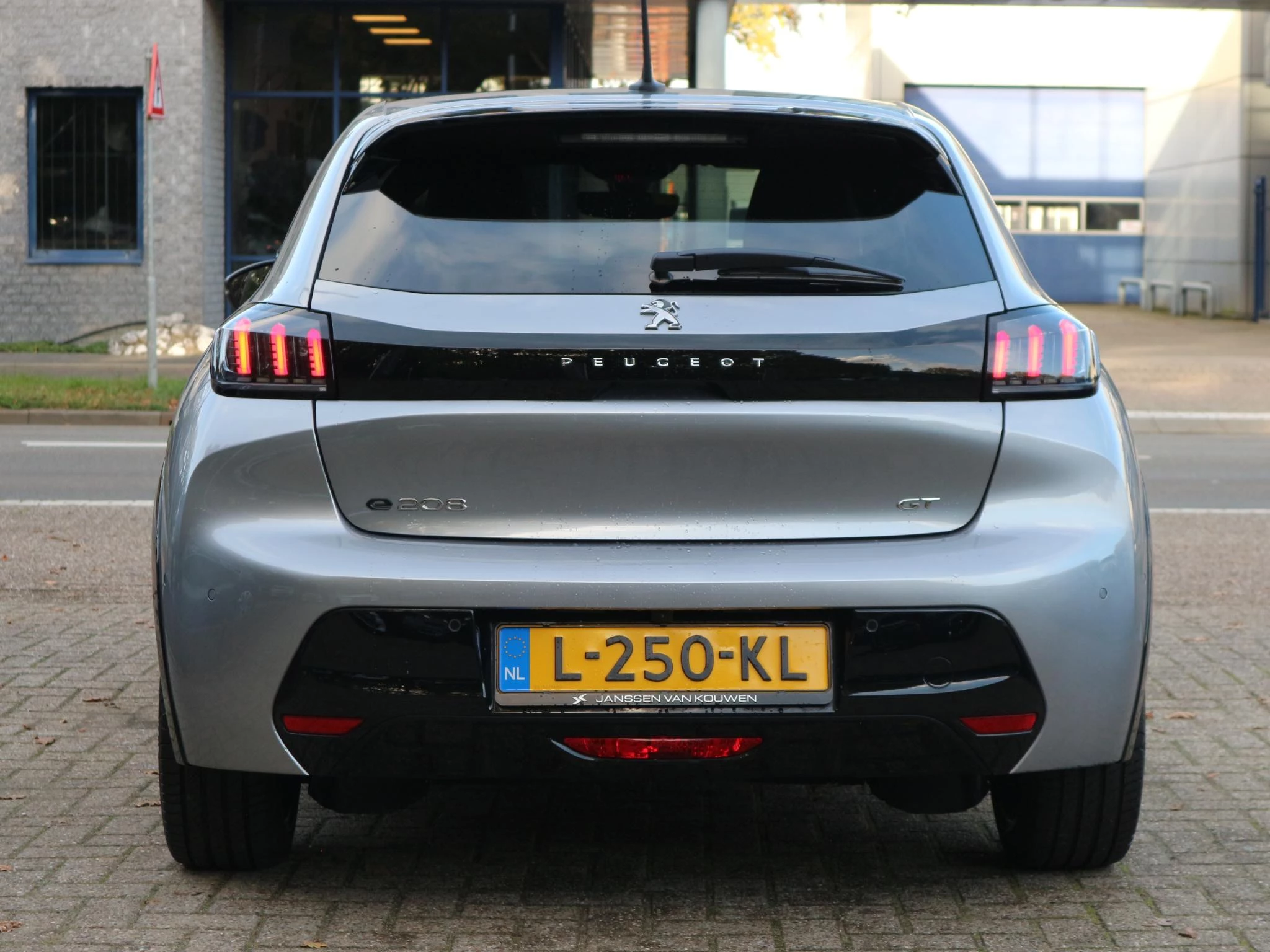 Hoofdafbeelding Peugeot e-208