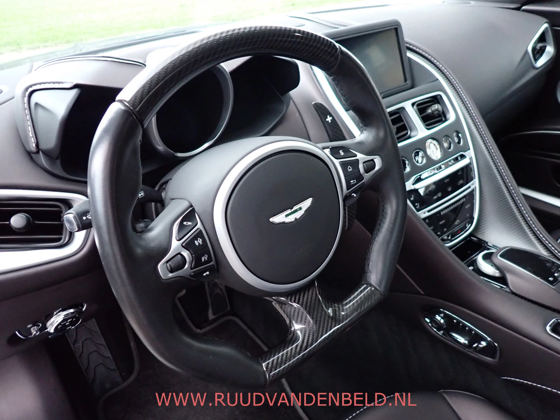 Hoofdafbeelding Aston Martin DBS