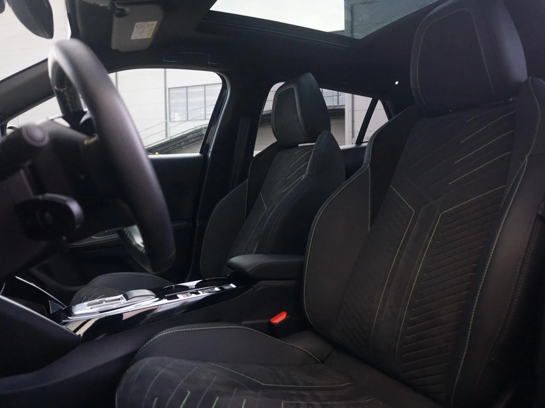 Hoofdafbeelding Peugeot e-2008