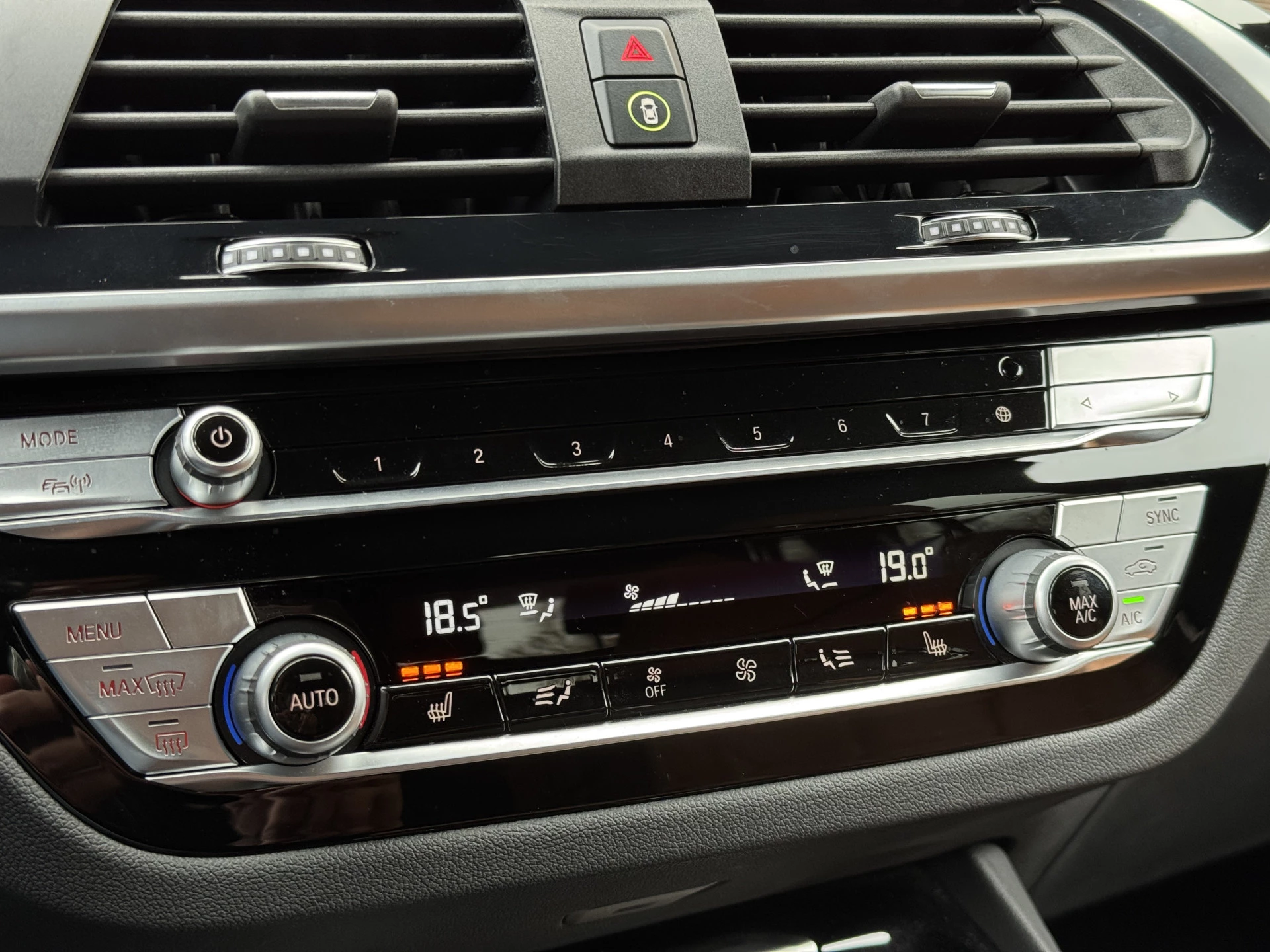 Hoofdafbeelding BMW iX3