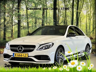 Mercedes-Benz C-Klasse AMG 63 | 19" Lichtmetaal | Camera | LED | Leder | Cruise Control | Airconditioning | Parkeersensoren | Bluetooth | Elektrische Stoelen |