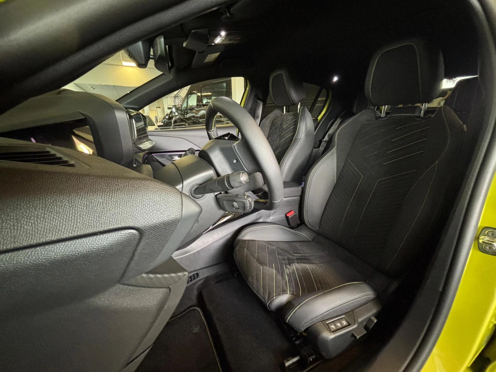 Hoofdafbeelding Peugeot e-208