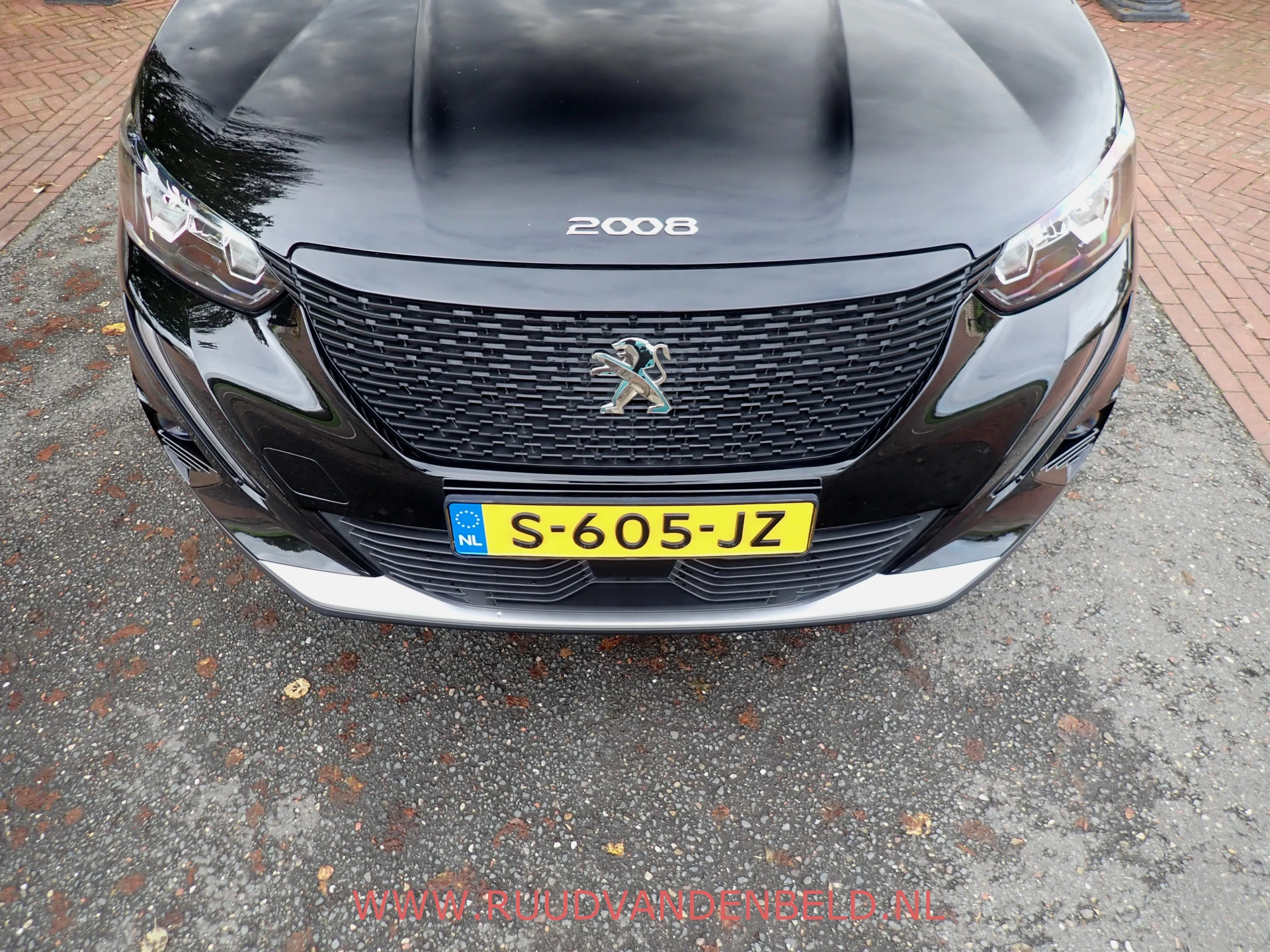 Hoofdafbeelding Peugeot e-2008