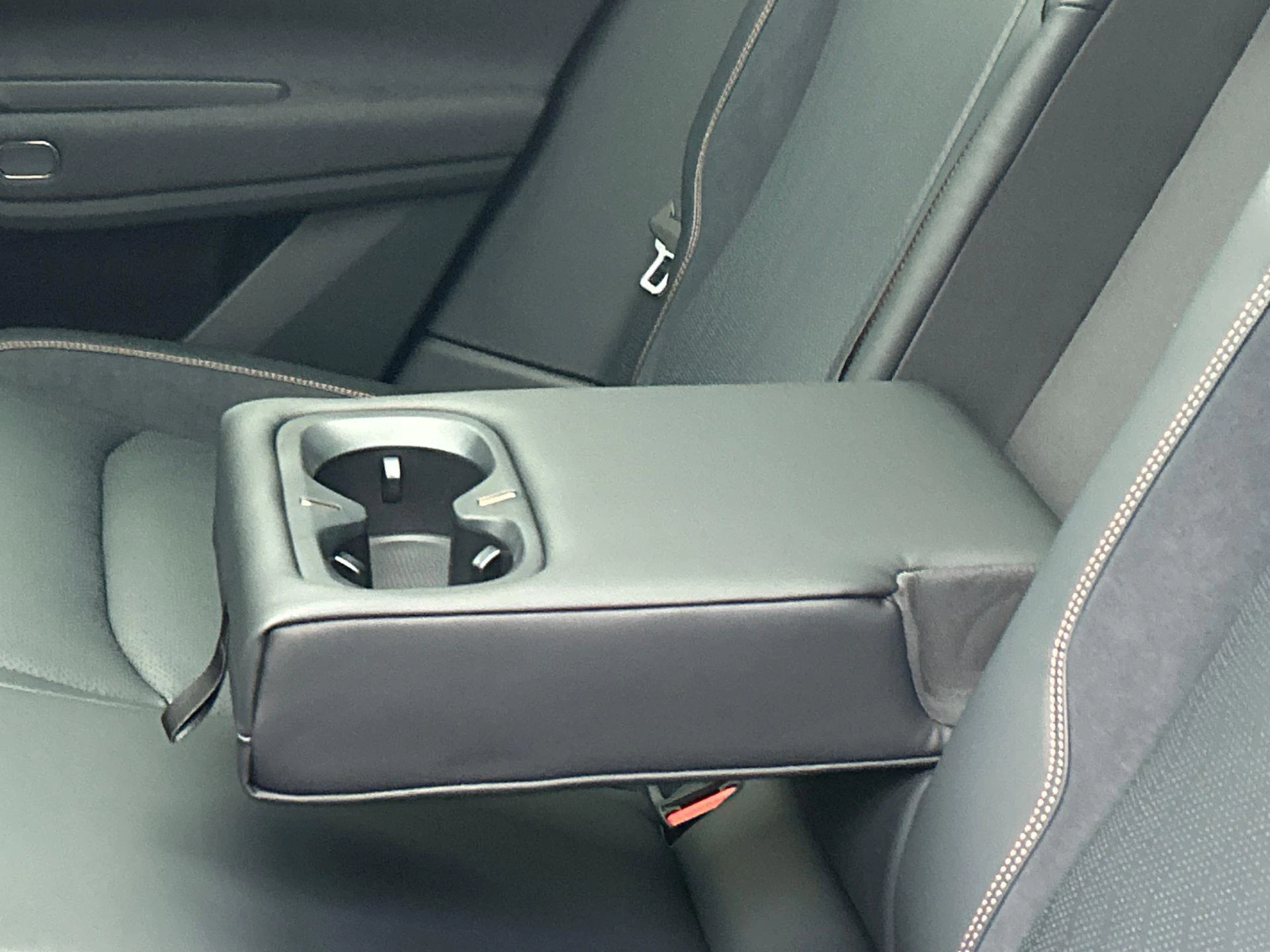 Hoofdafbeelding Lynk & Co 08