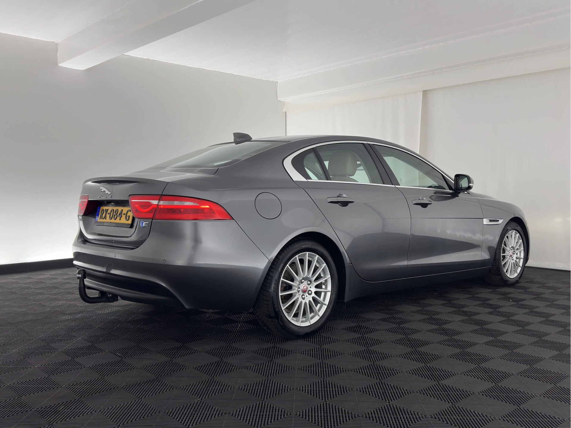 Hoofdafbeelding Jaguar XE