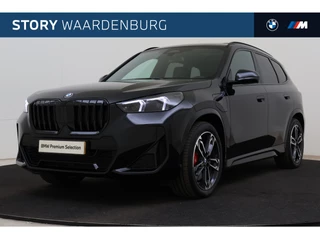 BMW X1 xDrive25e M Sport Automaat / Panoramadak / Trekhaak / Sportstoelen / M Adaptief onderstel / Achteruitrijcamera / Adaptieve LED / Comfort Access