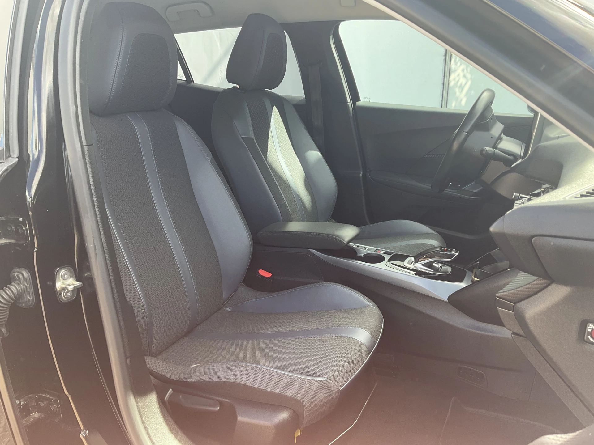 Hoofdafbeelding Peugeot e-2008