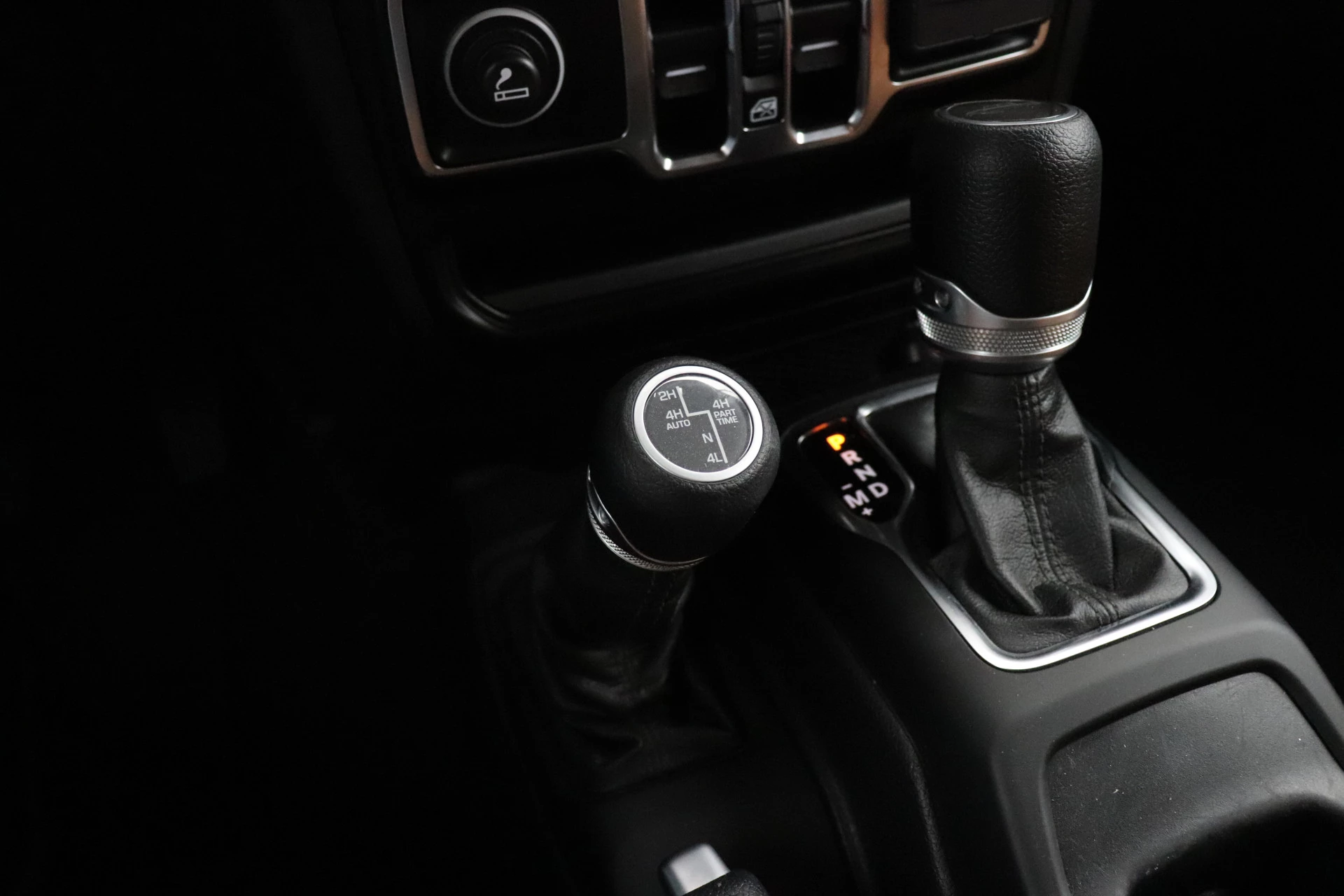 Hoofdafbeelding Jeep BRUTE | 246 PK | LEDER | CAMERA | NAVI | CRUISE | UNIEK NW-PRIJS 250.000,-