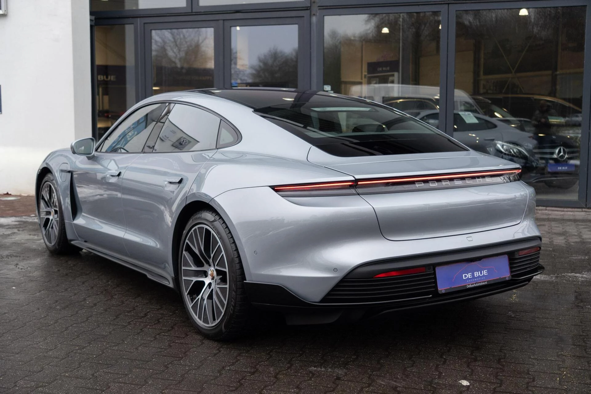 Hoofdafbeelding Porsche Taycan