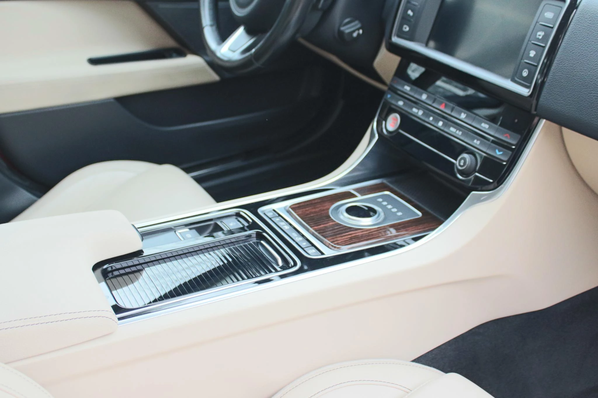 Hoofdafbeelding Jaguar XE