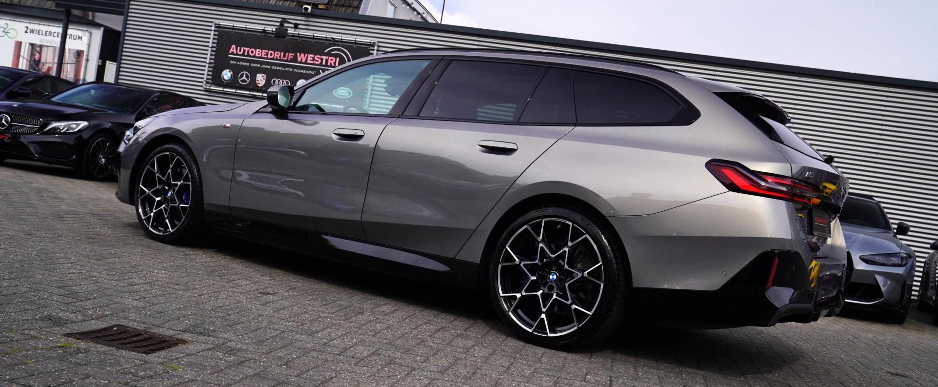 Hoofdafbeelding BMW i5