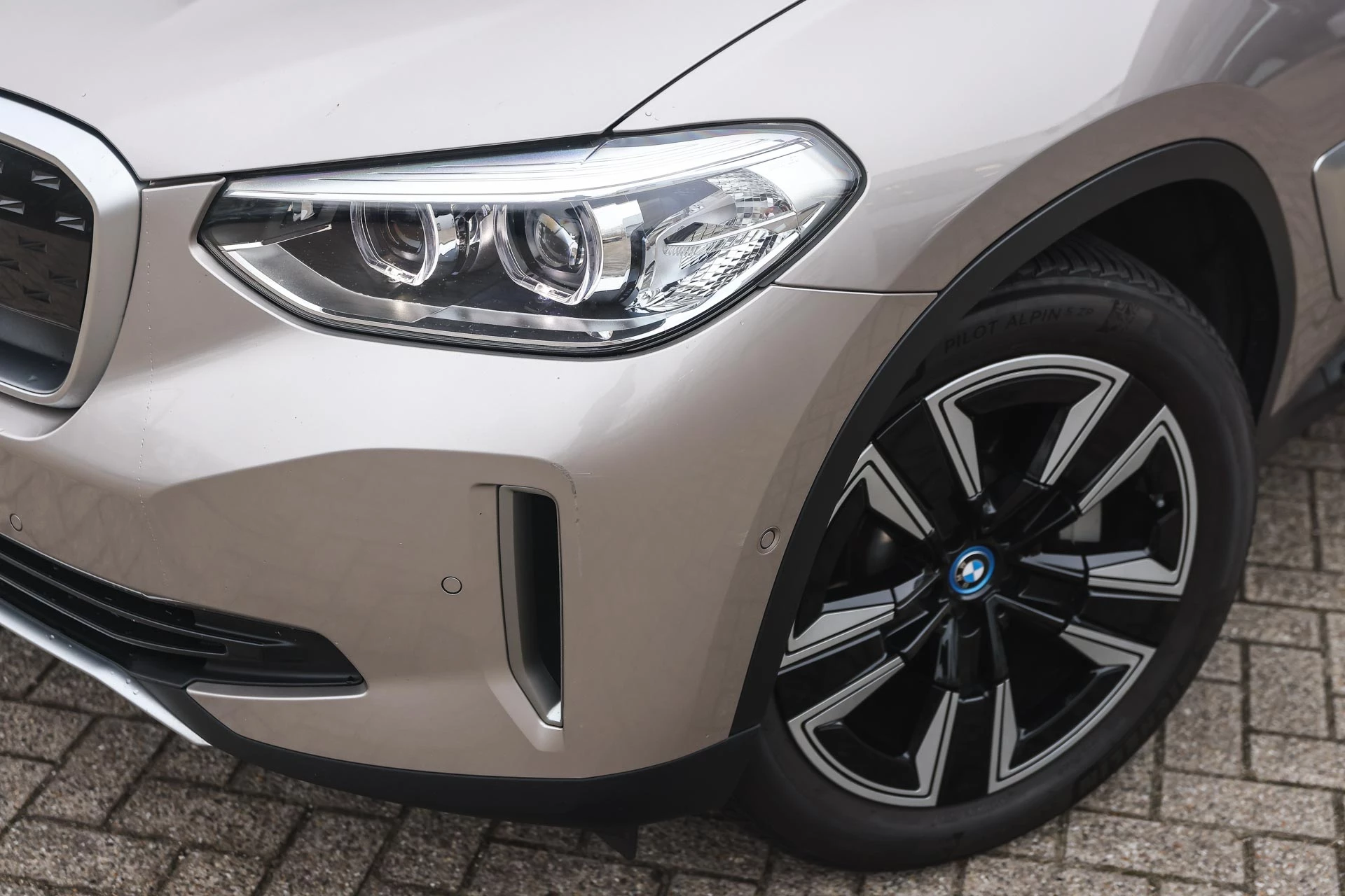 Hoofdafbeelding BMW iX3