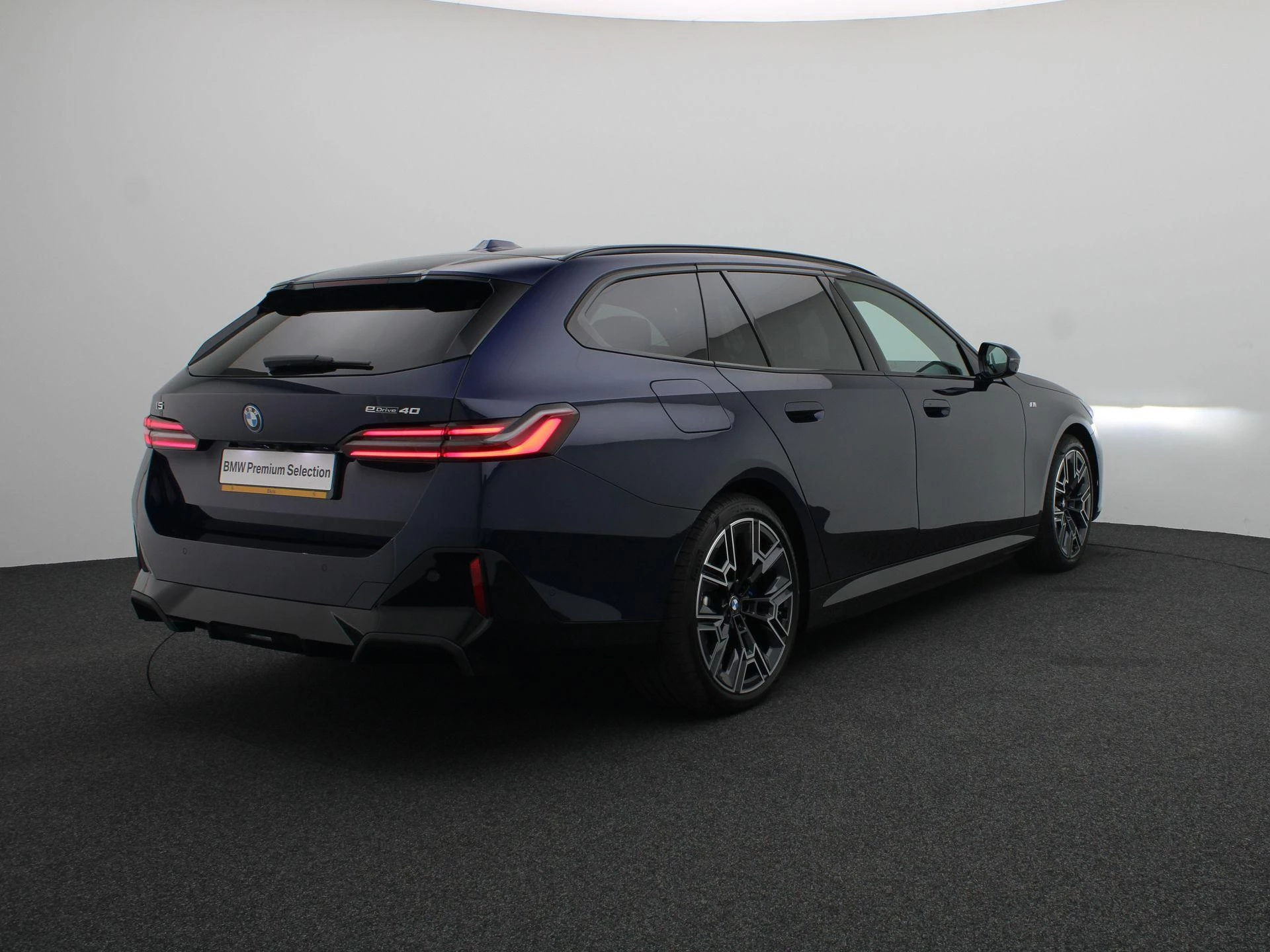 Hoofdafbeelding BMW i5