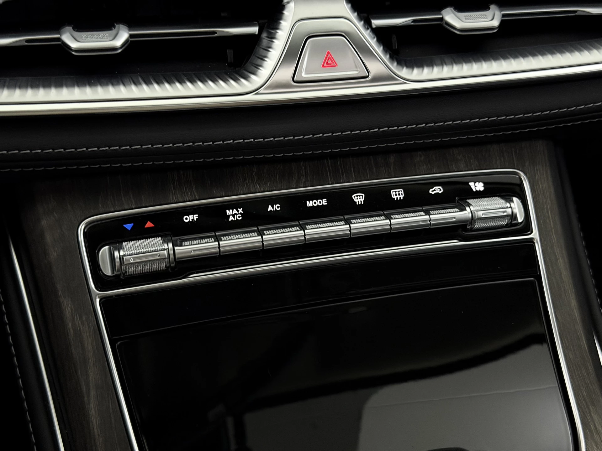 Hoofdafbeelding DFSK E5 PHEV