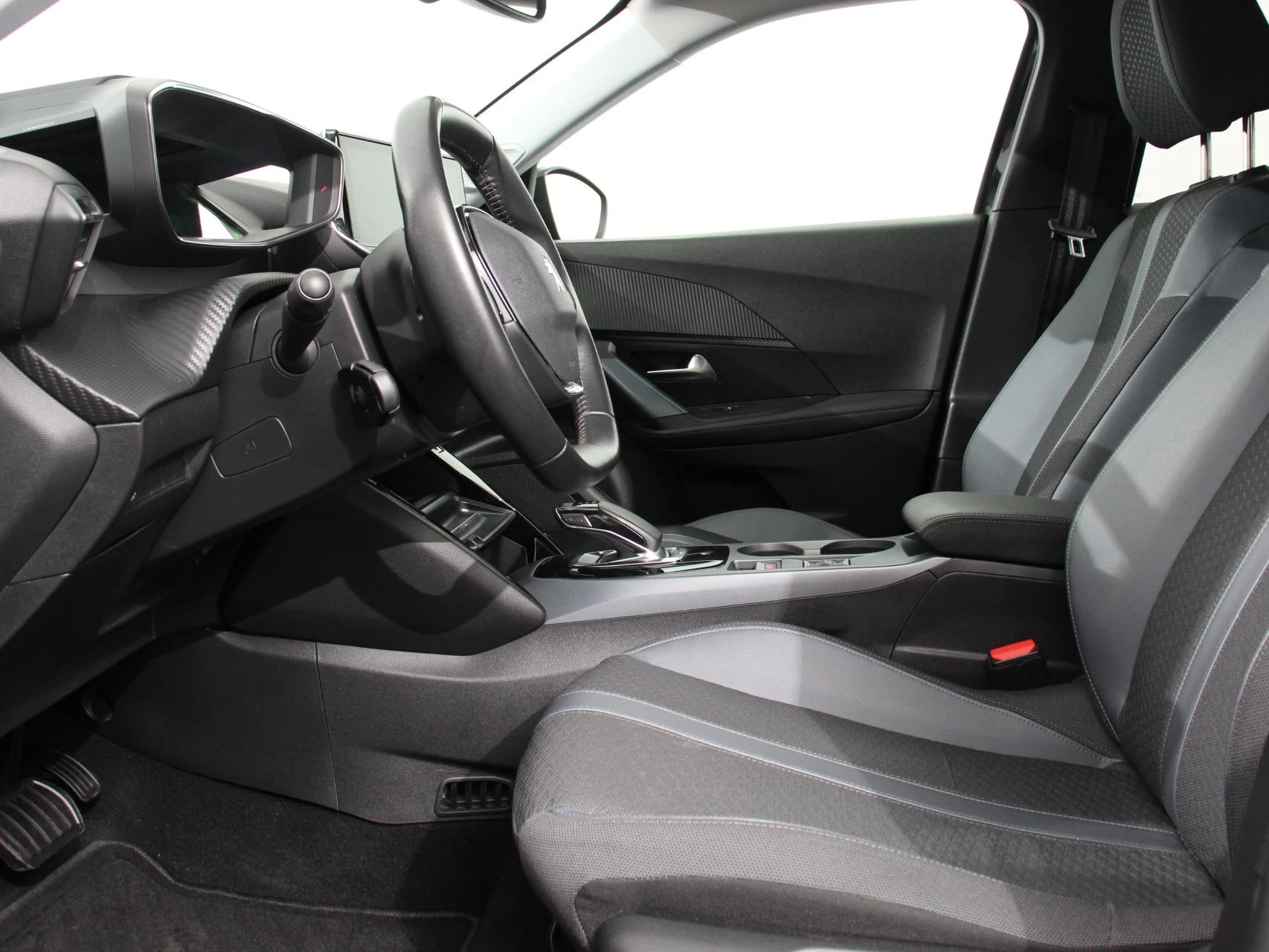Hoofdafbeelding Peugeot e-2008