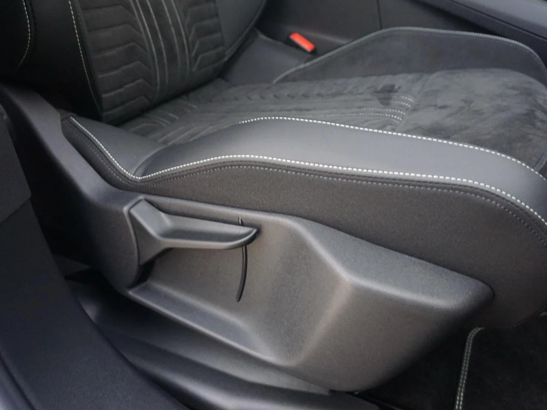 Hoofdafbeelding Peugeot e-3008