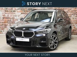 Hoofdafbeelding BMW X1 BMW X1 sDrive20i High Executive M Sport Pakket Automaat / Trekhaak / Panoramadak / Navigatiesysteem Plus / Head-Up Display / Leder / Stoelverwarming / Achteruitrijcamera / Climate Control / Adaptieve LED-koplampen / Bluetooth / DAB / Cruise Control / Sportstoelen / Parkeersensoren
