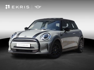 MINI 3-Deurs Cooper | Classic + Panodak + Sportstoelen + Comfort Access + Camera + Climate Control + LED Koplampen + Apple Carplay + 16'' Victory Spoke Zwart