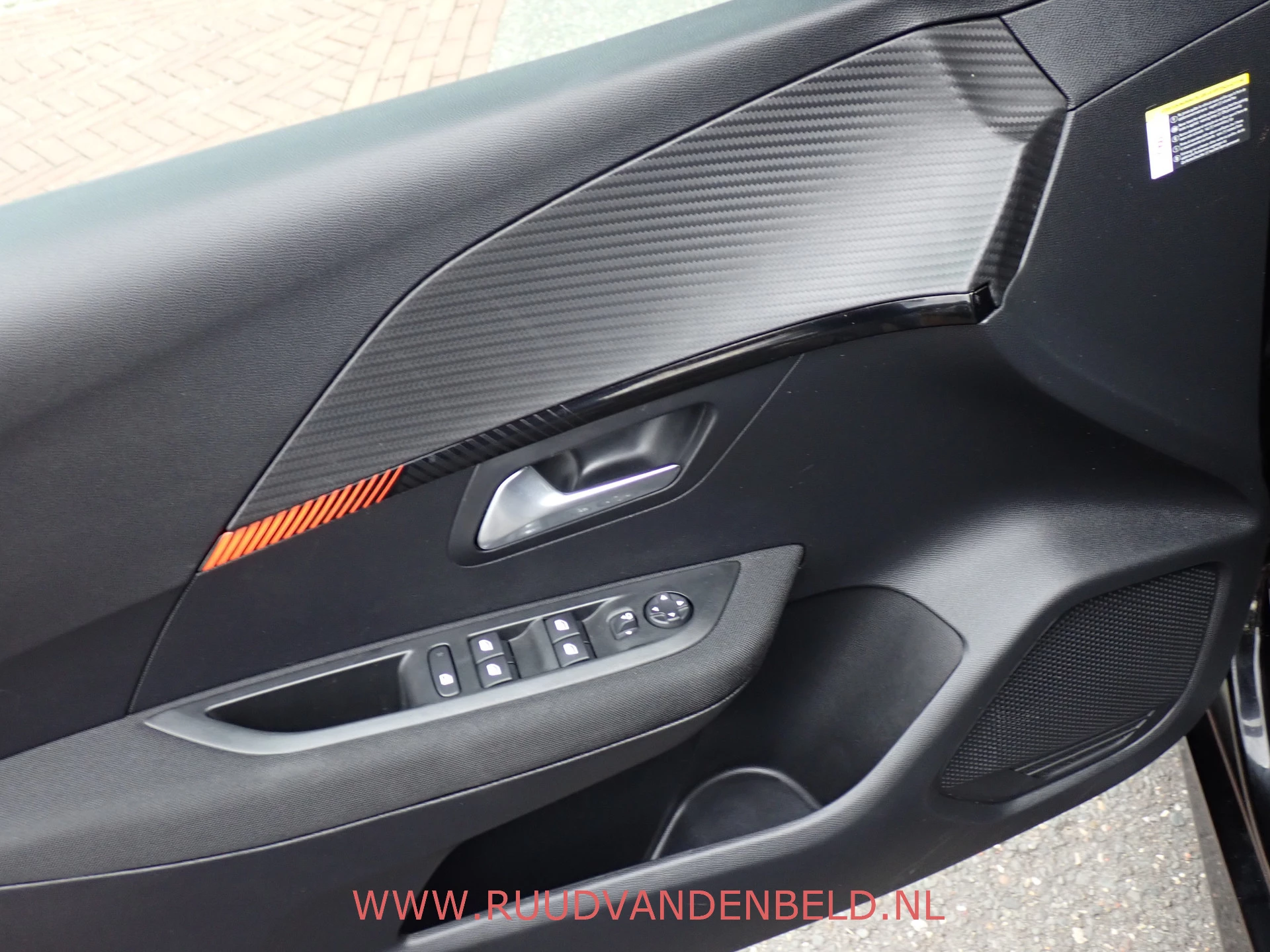 Hoofdafbeelding Peugeot e-208