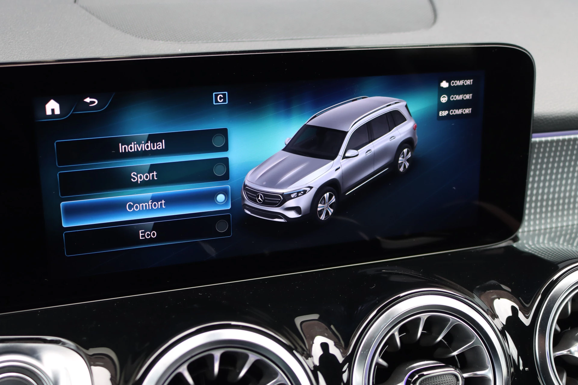 Hoofdafbeelding Mercedes-Benz EQB