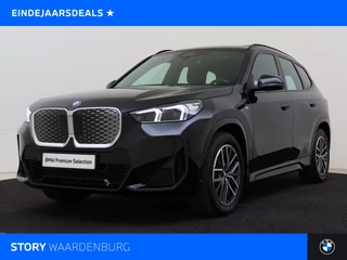BMW iX1 eDrive20 M Sport / Panoramadak / Trekhaak / Sportstoelen / Achteruitrijcamera / M Adaptief onderstel / Adaptieve LED / Stuurverwarming