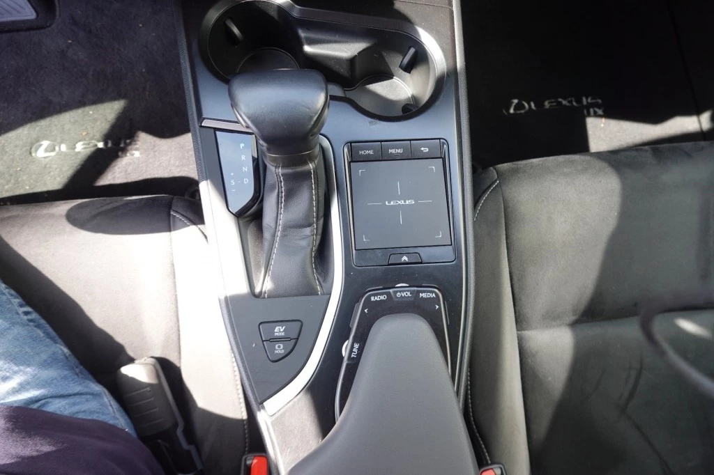 Hoofdafbeelding Lexus UX