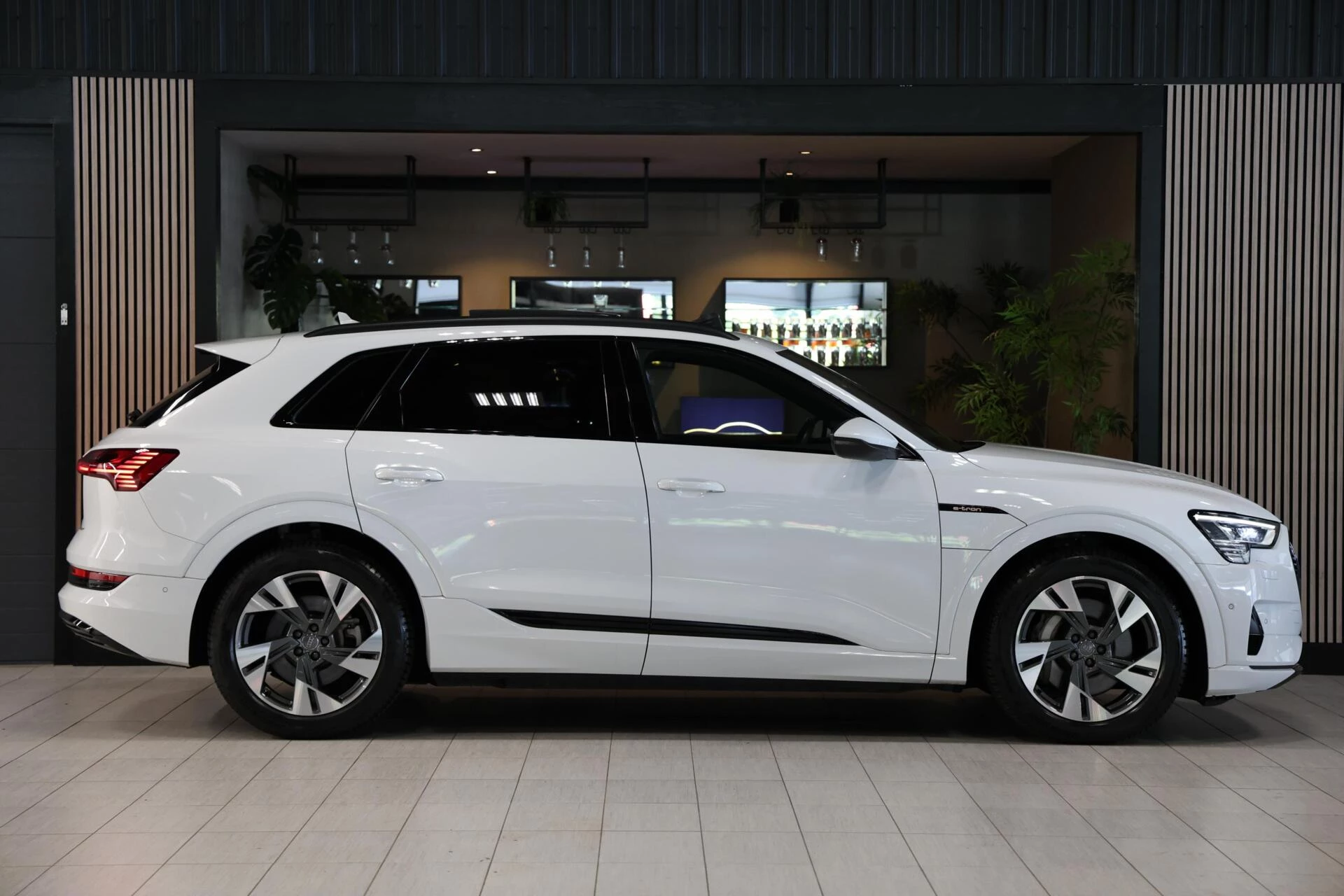 Hoofdafbeelding Audi e-tron