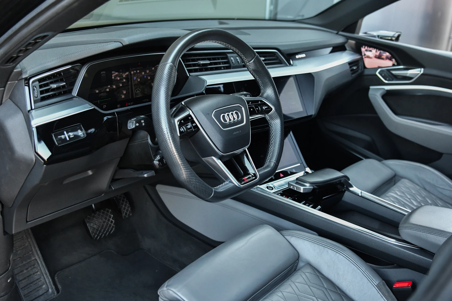 Hoofdafbeelding Audi e-tron