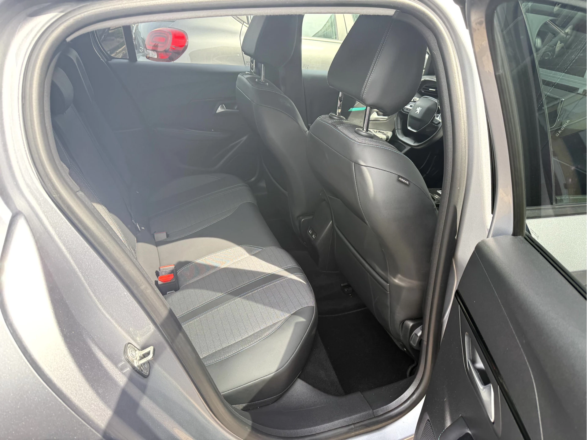 Hoofdafbeelding Peugeot e-208
