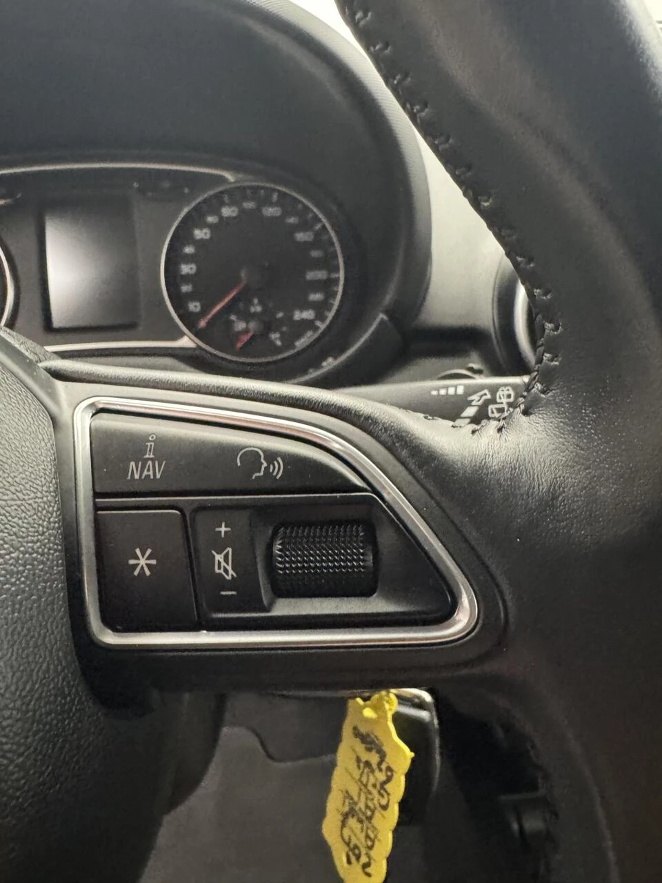 Hoofdafbeelding Audi 1.0 TFSi S-Line Airco-Navigatie-Cr.contr-Lm17''velgen