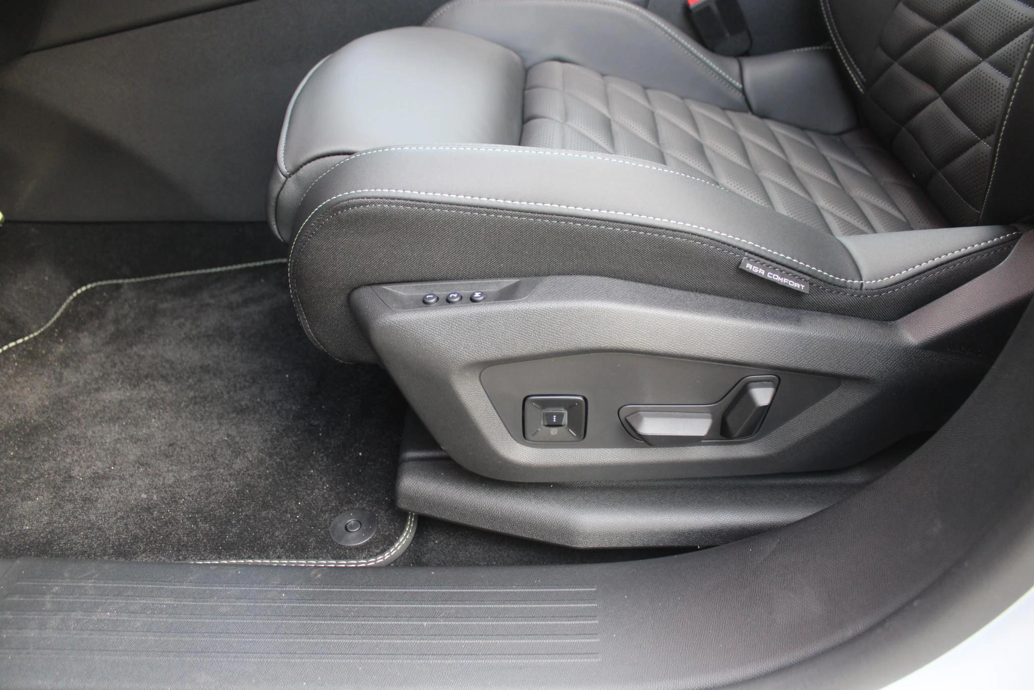 Hoofdafbeelding Peugeot e-3008