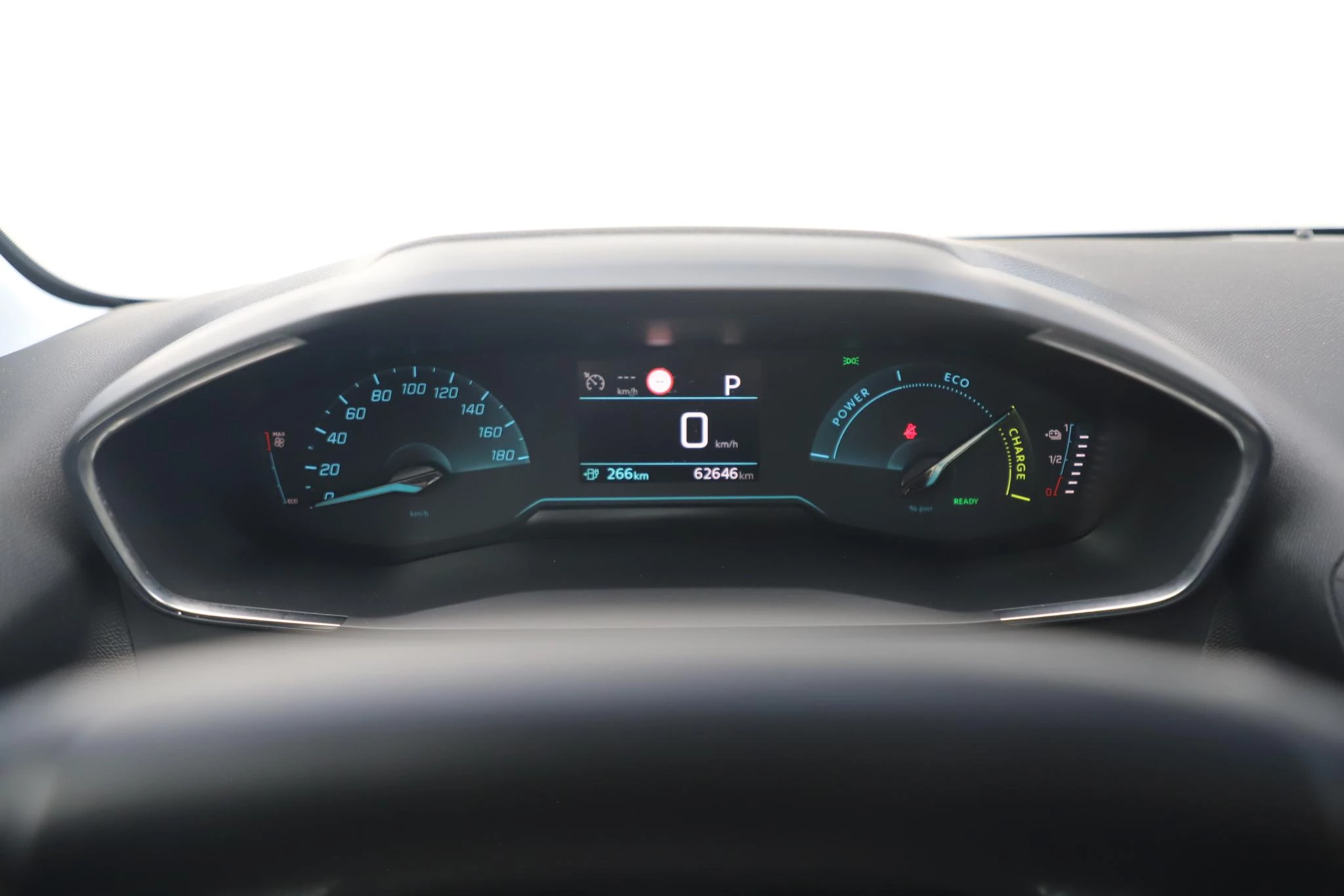 Hoofdafbeelding Peugeot e-208