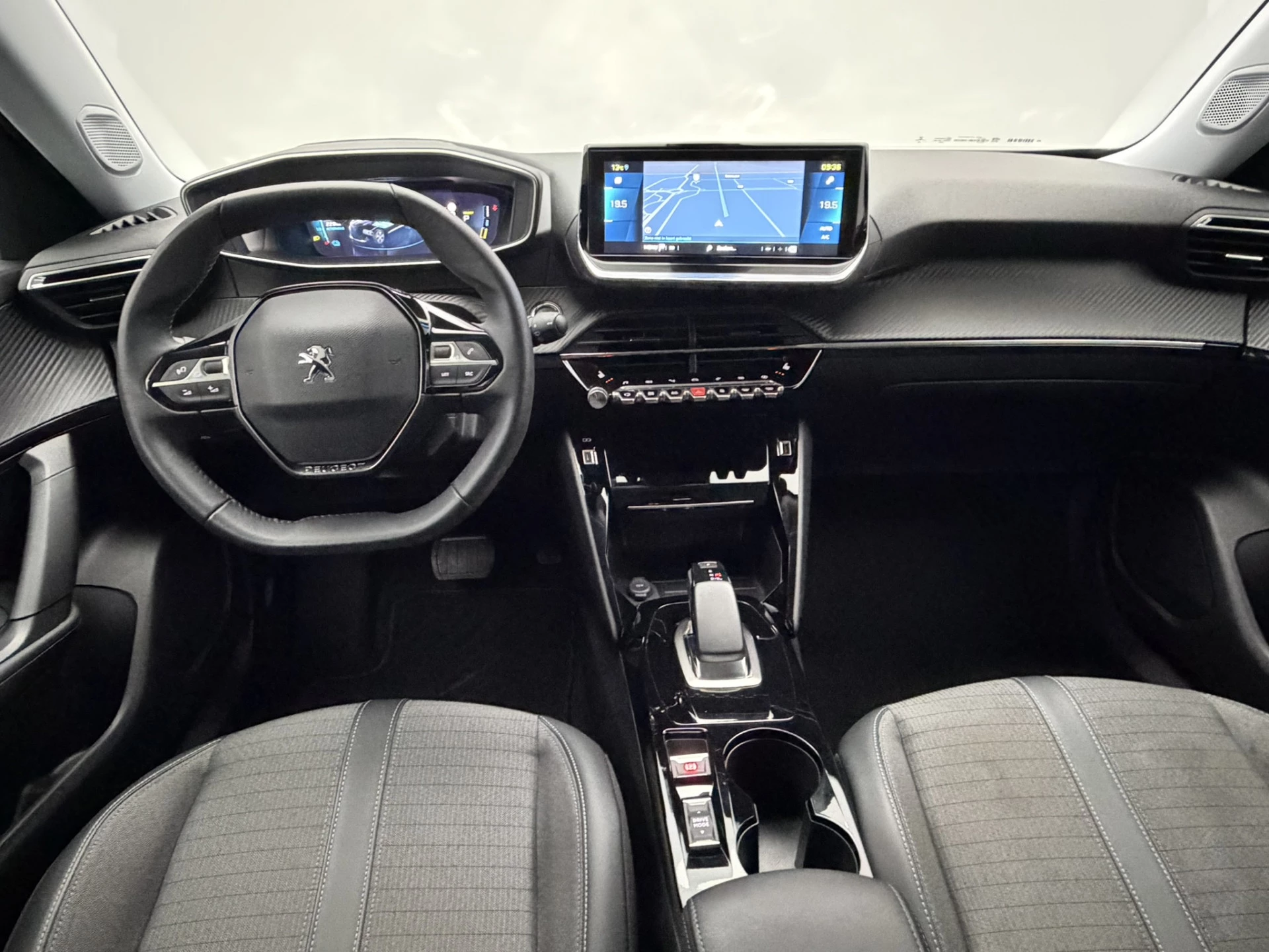 Hoofdafbeelding Peugeot e-2008