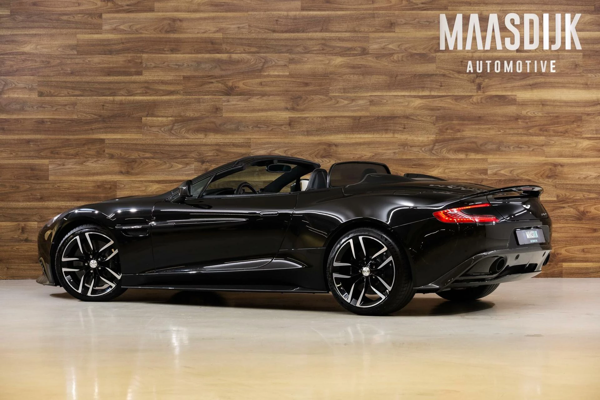 Hoofdafbeelding Aston Martin V12 Vanquish