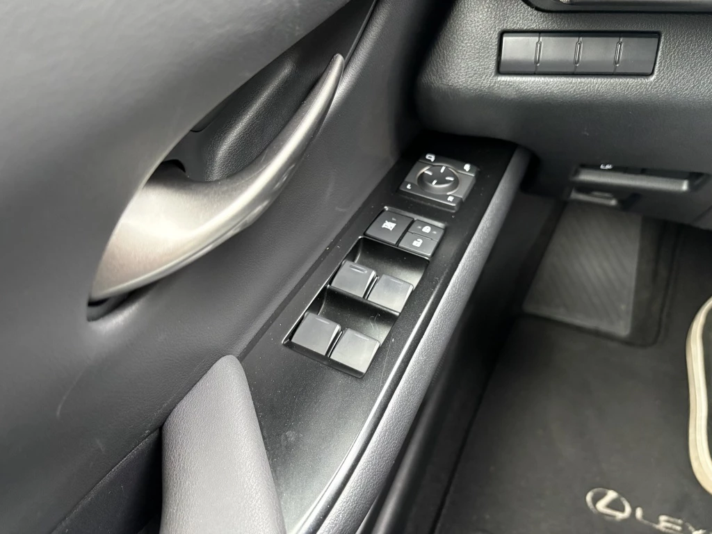 Hoofdafbeelding Lexus UX