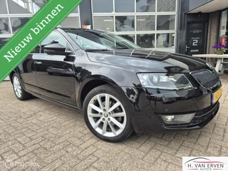Skoda Octavia Combi 1.2  DEALER ONDERHOUDEN XENON LEDER NAVI