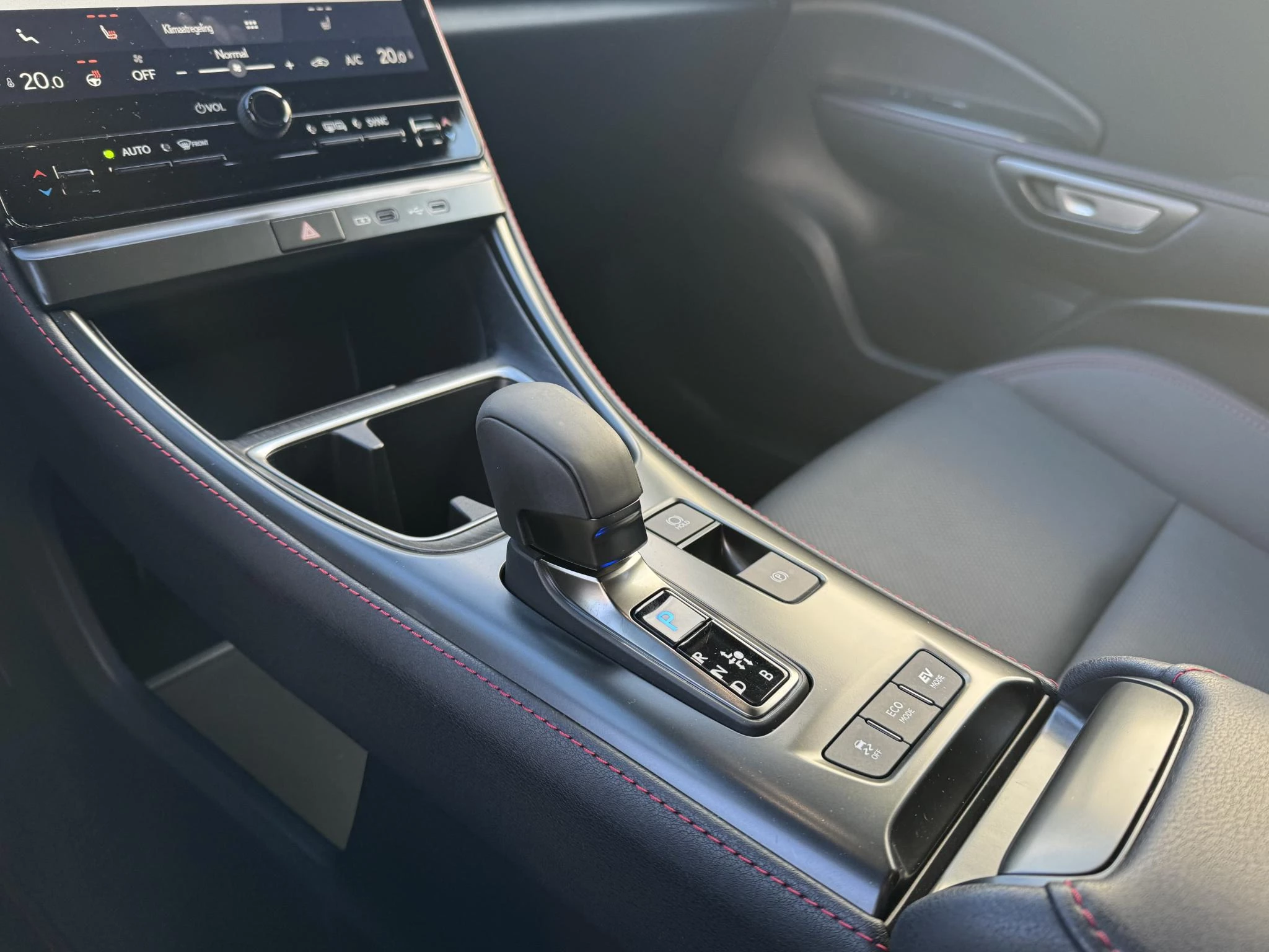 Hoofdafbeelding Lexus LBX