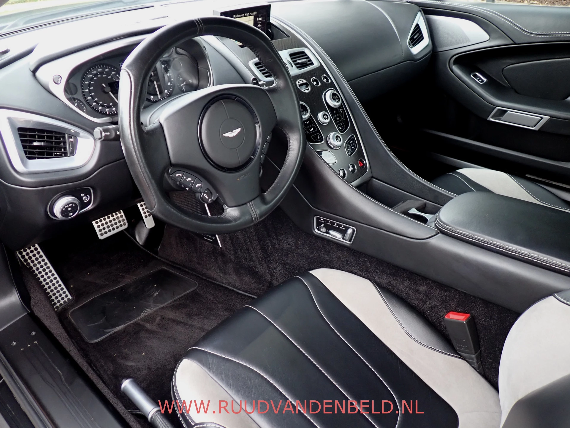 Hoofdafbeelding Aston Martin V12 Vanquish