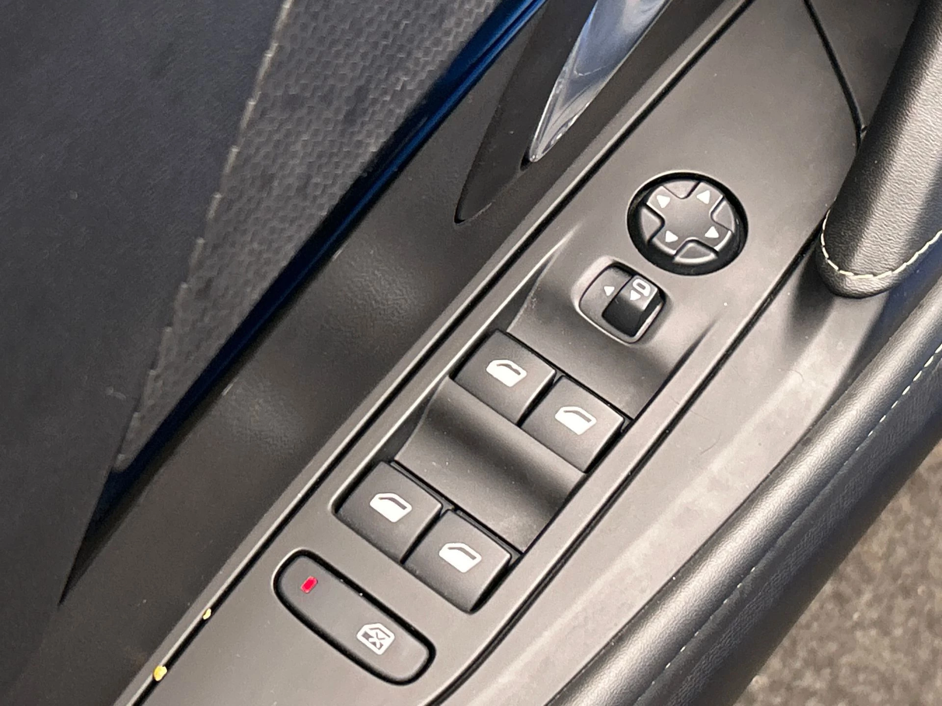 Hoofdafbeelding Peugeot e-208