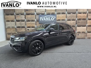 Hoofdafbeelding Volkswagen Touareg Volkswagen Touareg 3.0 TSi E 4MOTION R Pano HUD IQ Trekhaak Leder Luchtvering 21"LM