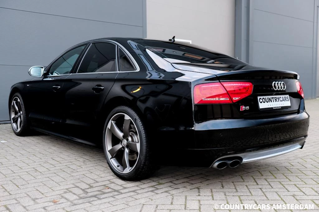 Hoofdafbeelding Audi S8