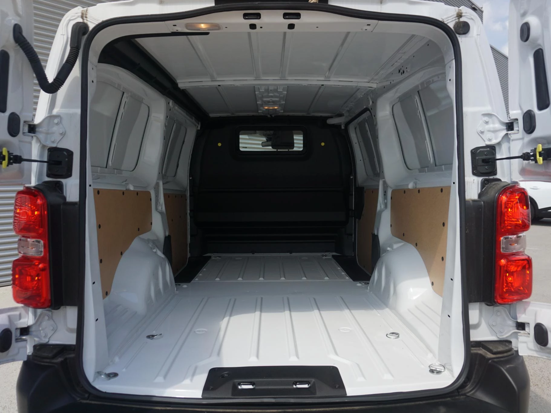 Hoofdafbeelding Peugeot e-Expert