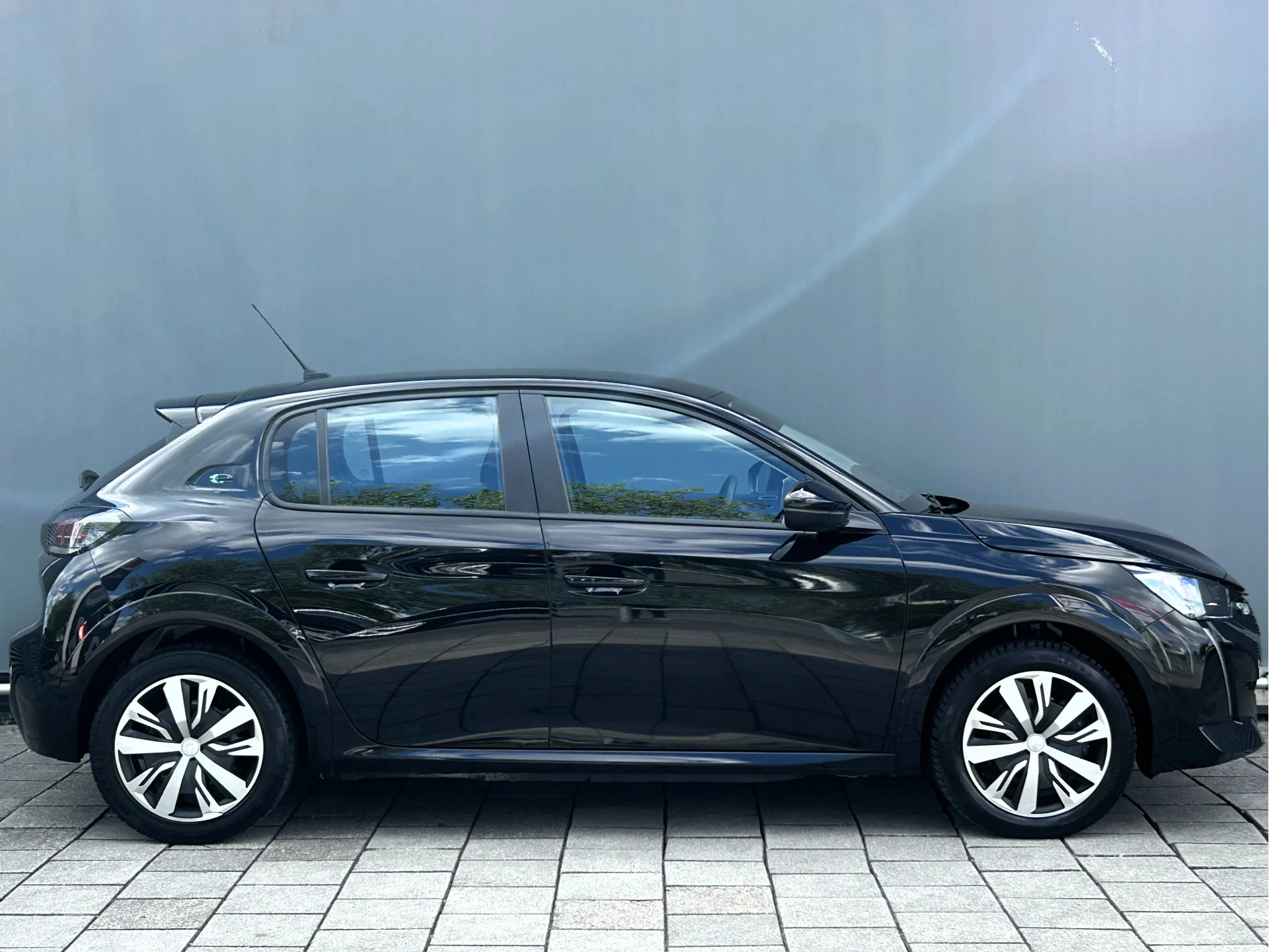 Hoofdafbeelding Peugeot e-208