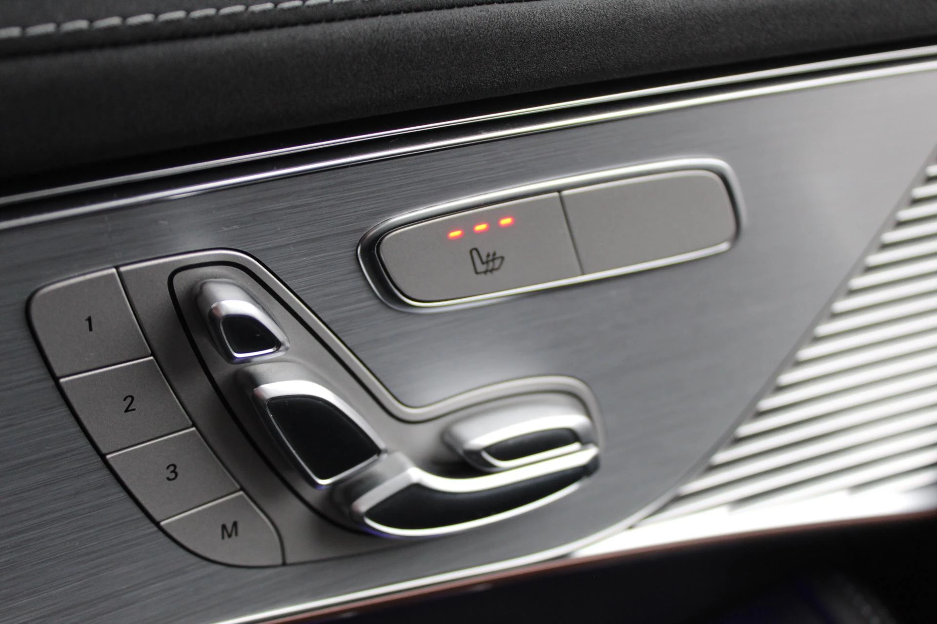 Hoofdafbeelding Mercedes-Benz EQC