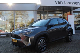 Hoofdafbeelding Toyota Yaris Cross Toyota Yaris Cross 1.5 Hybrid 115 FIRST EDITION LED KOPLAMPEN STUUR-STOEL-RUITENWISSER VERW. KEYLESS PRIVACYGLASS APPLE/ANDROID