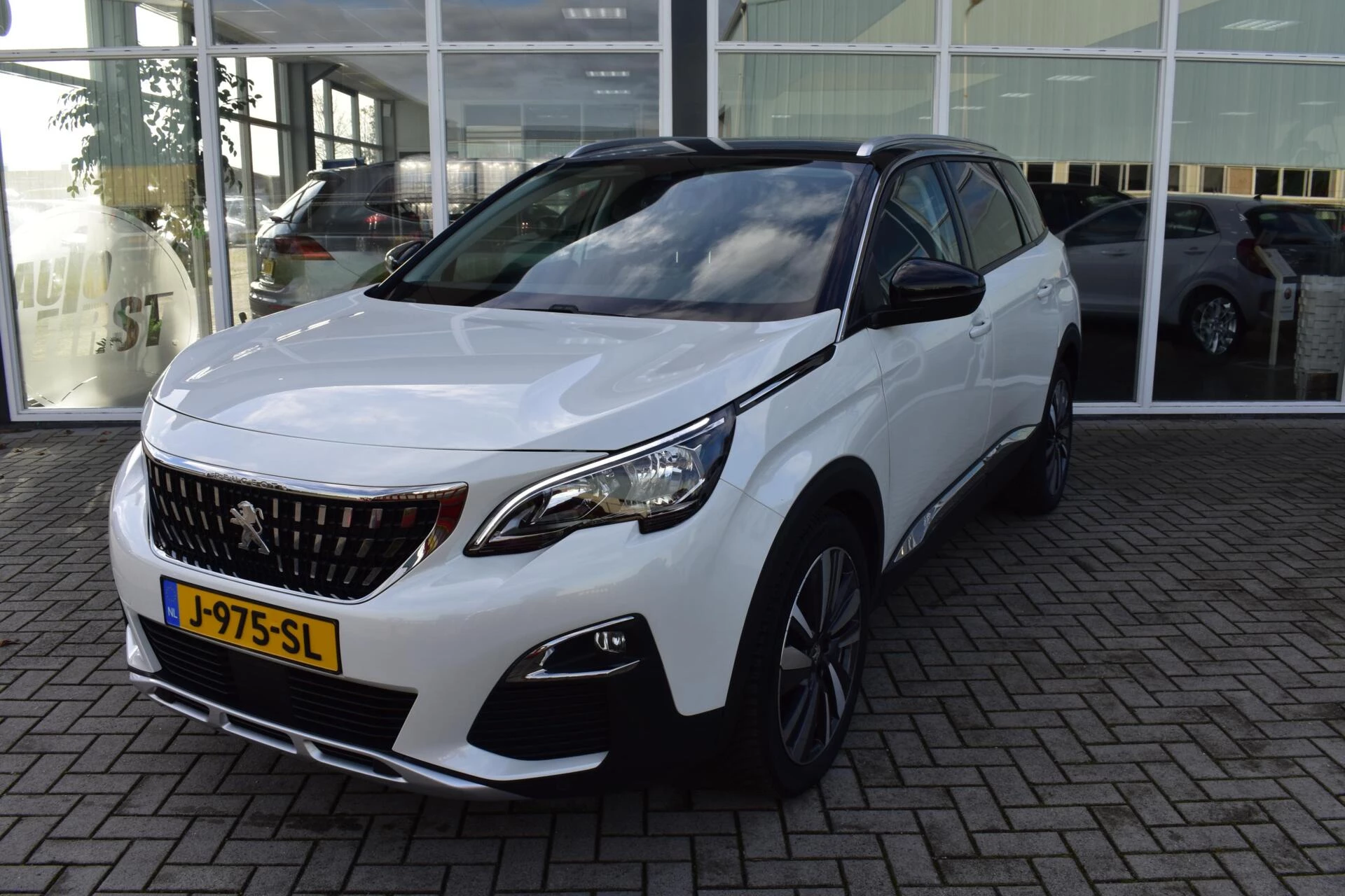 Hoofdafbeelding Peugeot 5008