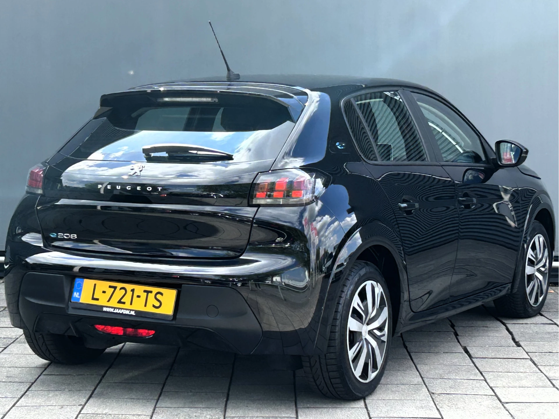 Hoofdafbeelding Peugeot e-208