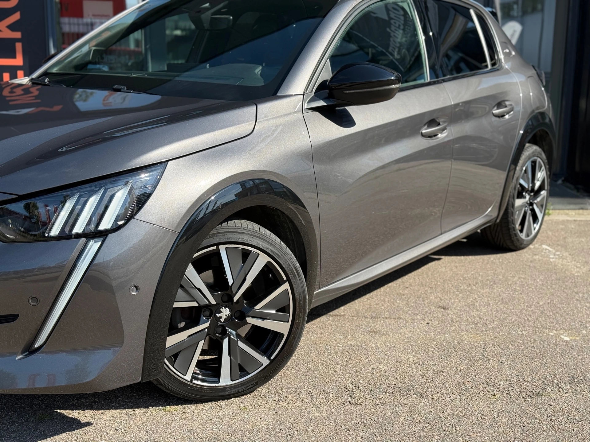Peugeot 208